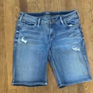 Woman's silver Bermuda shorts